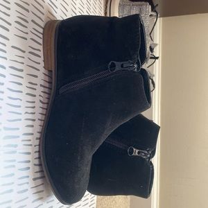 Girls size 1 black suede dress boot